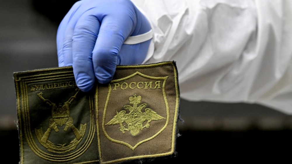 "I-au tratat ca pe gunoaie". Rușii și-au aruncat propriii camarazi morți, iar ucrainenii le-au găsit cadavrele la marginea unei păduri
